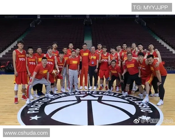 中国男篮蓝队迎战英属哥伦比亚大学力争在国际赛场上展现实力与风采